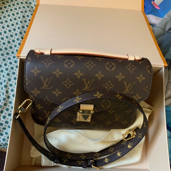 Louis Vuitton Handbags - Louis Voiiton pochette Métis